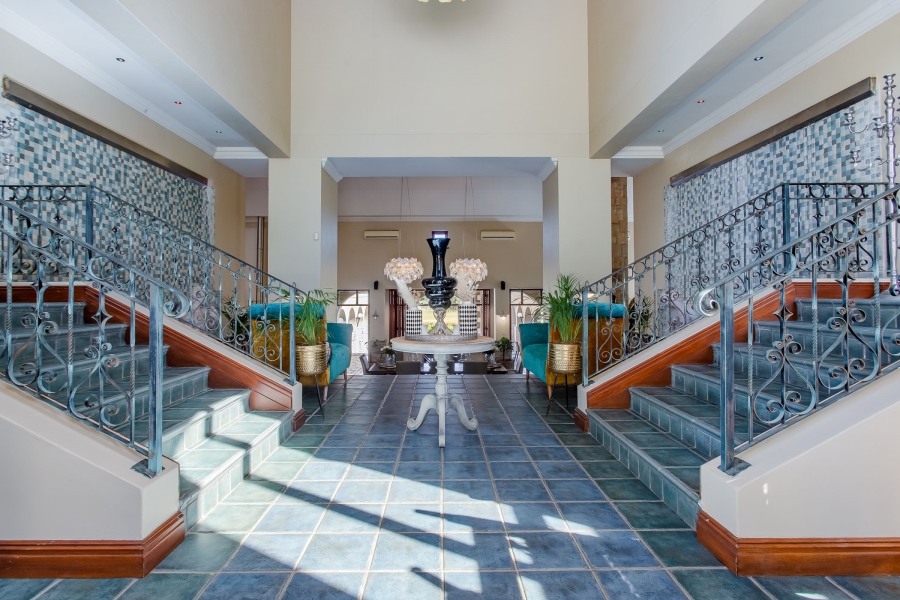 5 Bedroom Property for Sale in Winelands Western Cape